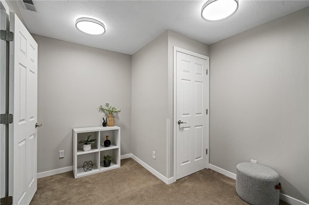 1920 E Jamestown Drive — photo 36