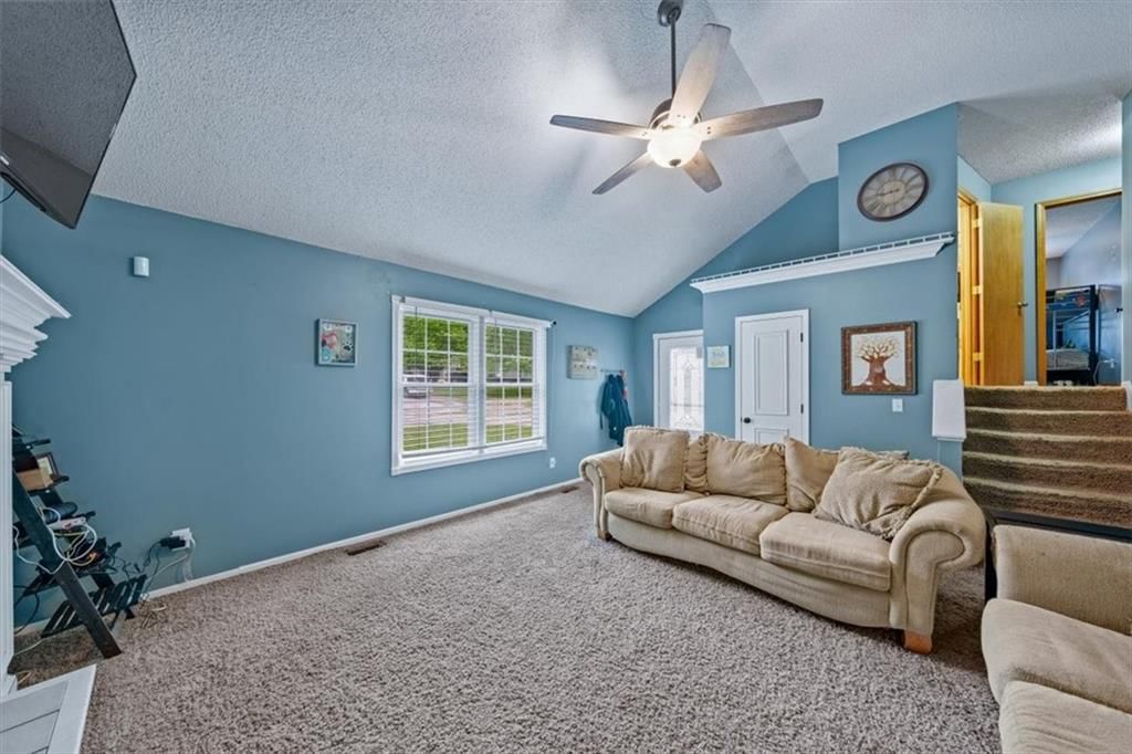 409 Autumn Court — photo 4