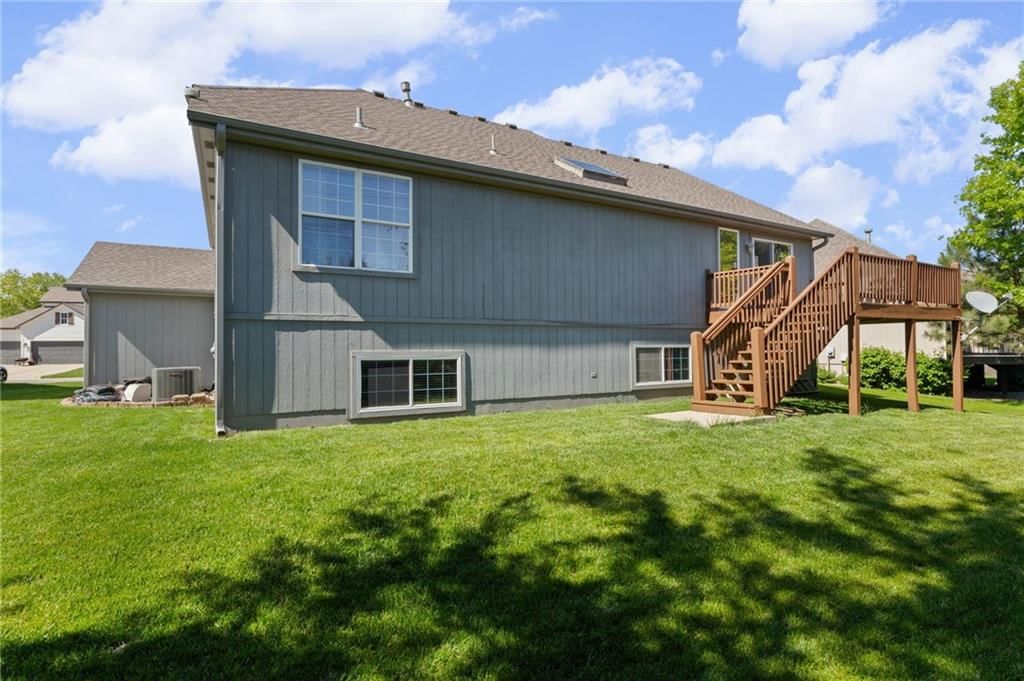 10137 THEDEN Circle — photo 32