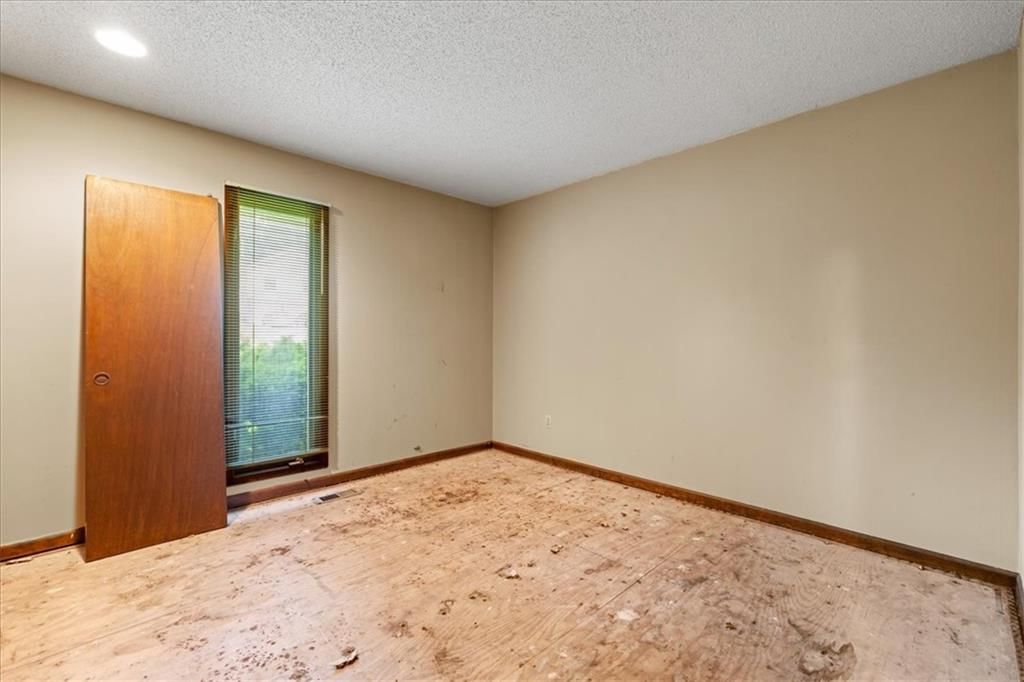 8300 Grant Avenue — photo 15