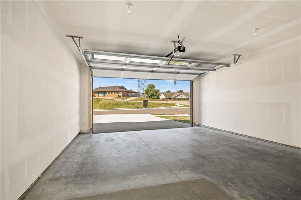 1405 Country Court — photo 26