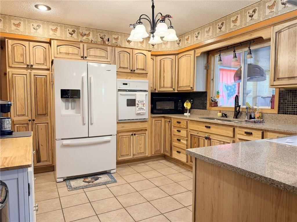 1809 Hillcrest Drive — photo 10