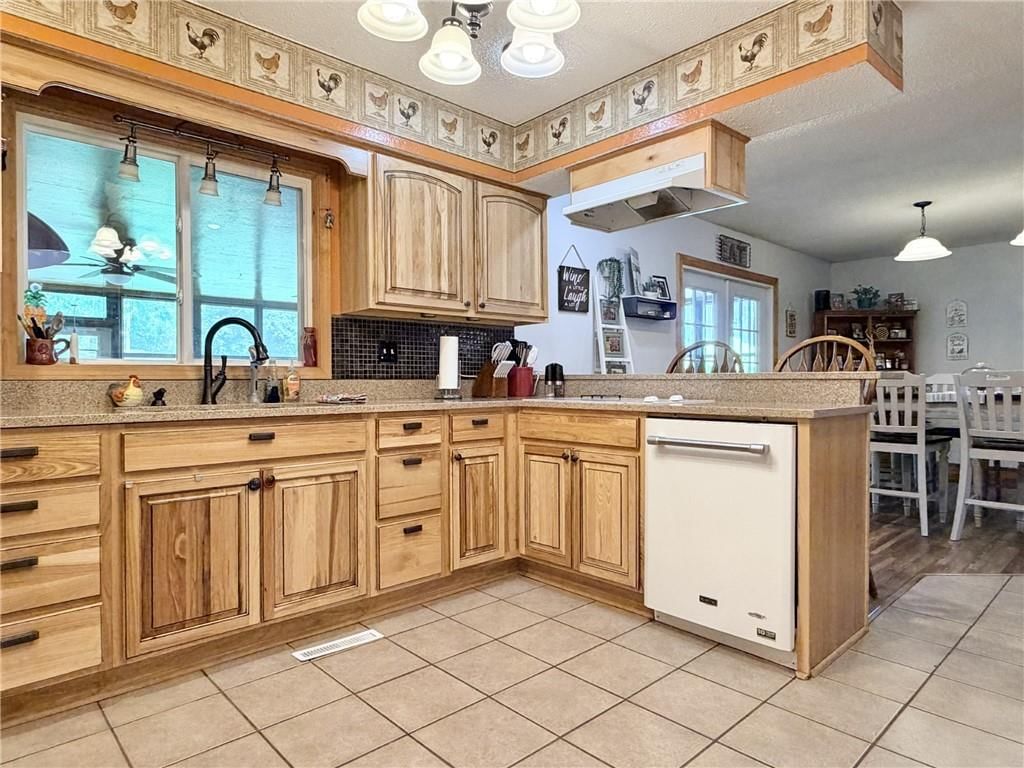 1809 Hillcrest Drive — photo 11