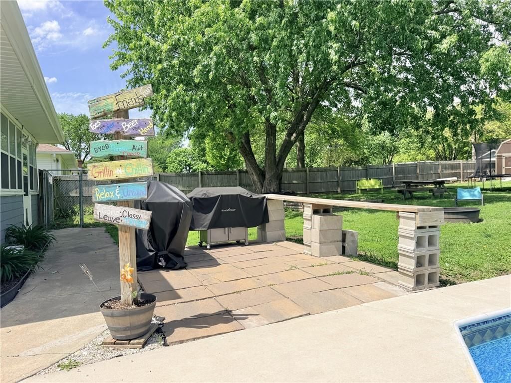 1809 Hillcrest Drive — photo 29