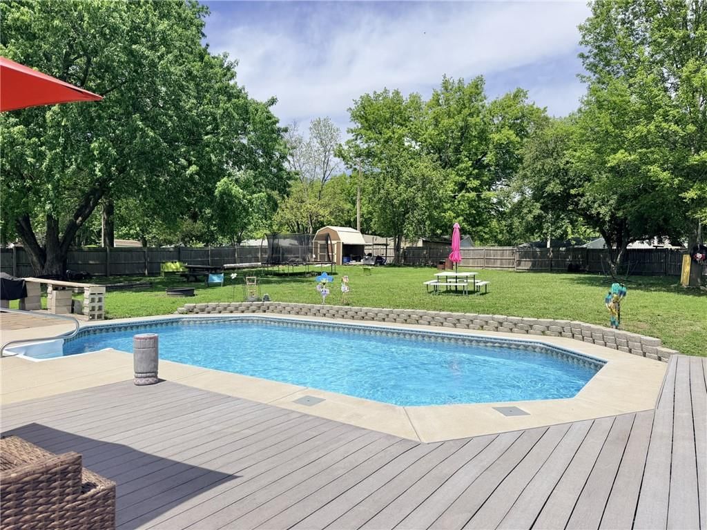 1809 Hillcrest Drive — photo 30