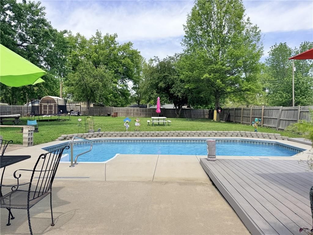 1809 Hillcrest Drive — photo 31
