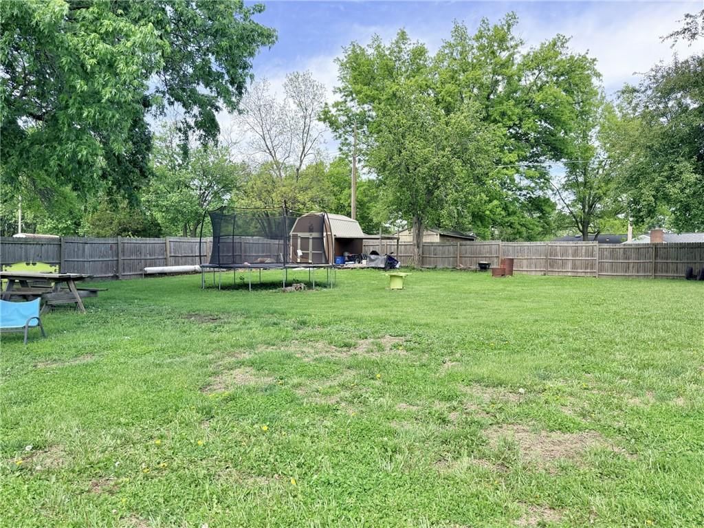1809 Hillcrest Drive — photo 32