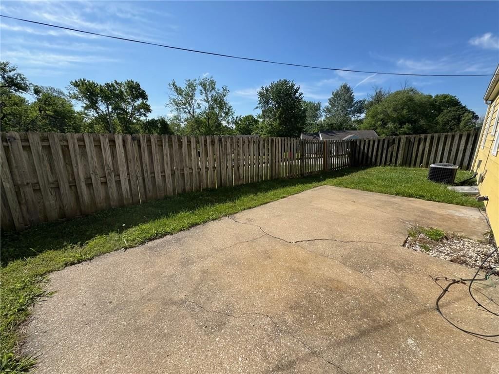 405 10th Terrace — photo 4