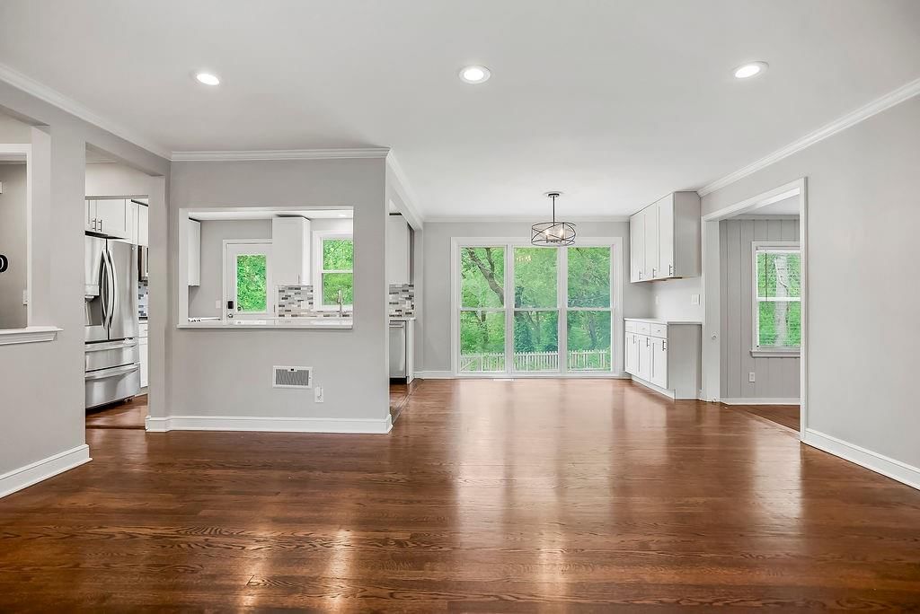 5826 FONTANA Drive — photo 4