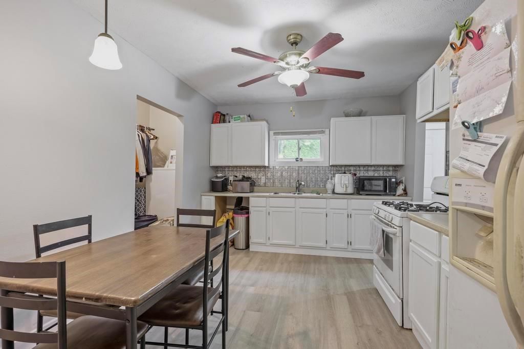 120 N Judson Street — photo 8