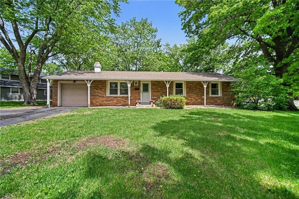 7025 Halsey Drive, Shawnee, KS