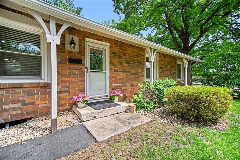7025 Halsey Drive — photo 3