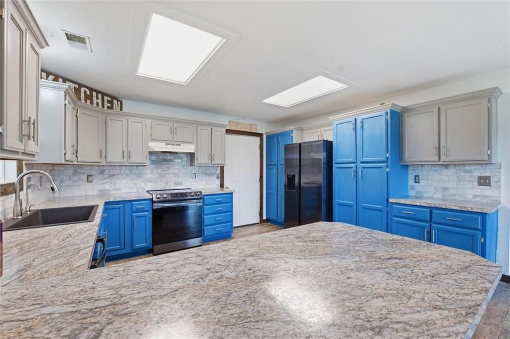 531 S Truman Road — photo 9