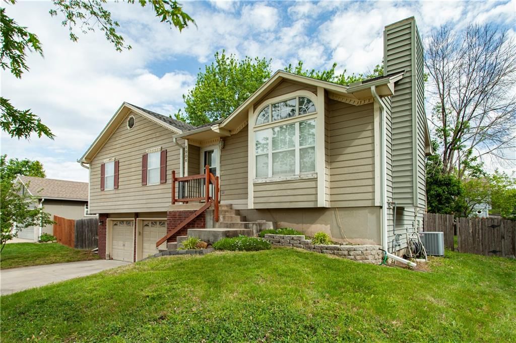 1906 Cheyenne Court, Greenwood, MO