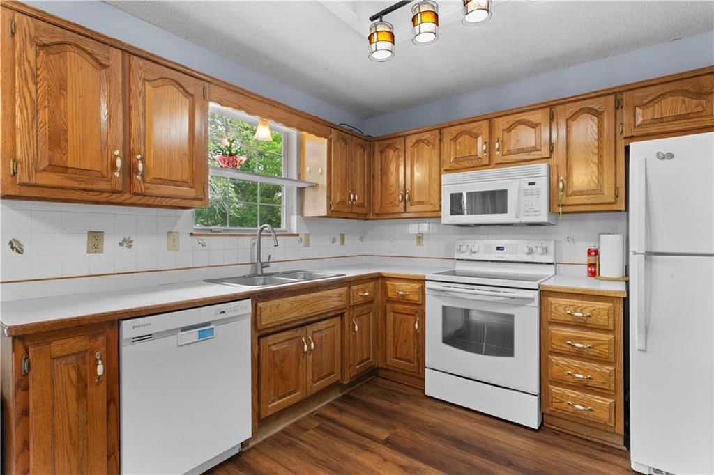 1906 Cheyenne Court — photo 2