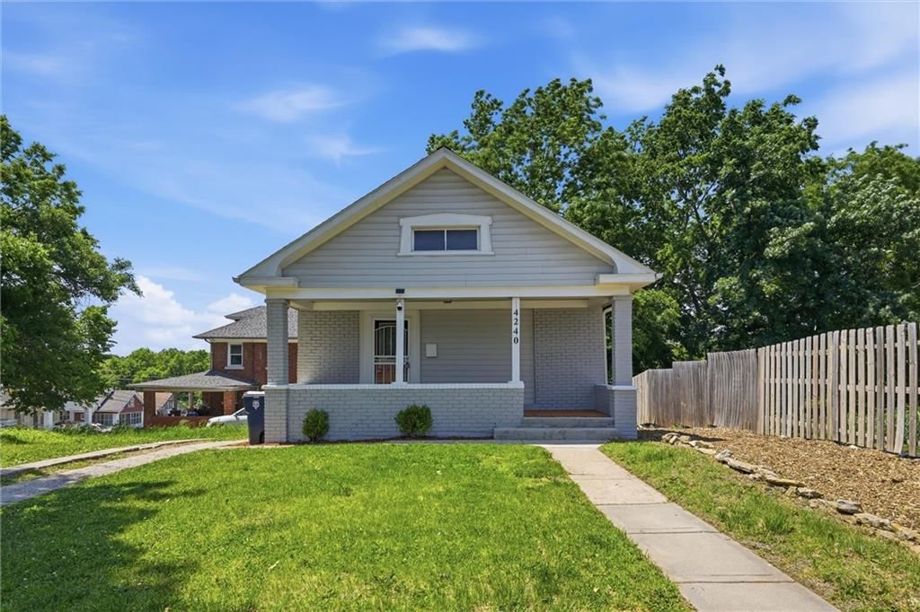 4240 Highland Avenue — photo 1