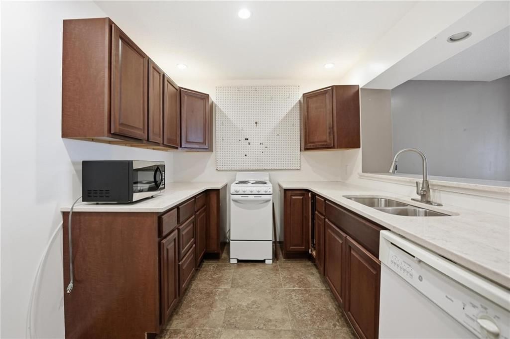 8861 W 106th Terrace — photo 11