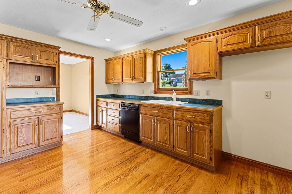506 Meadowcrest Court — photo 12