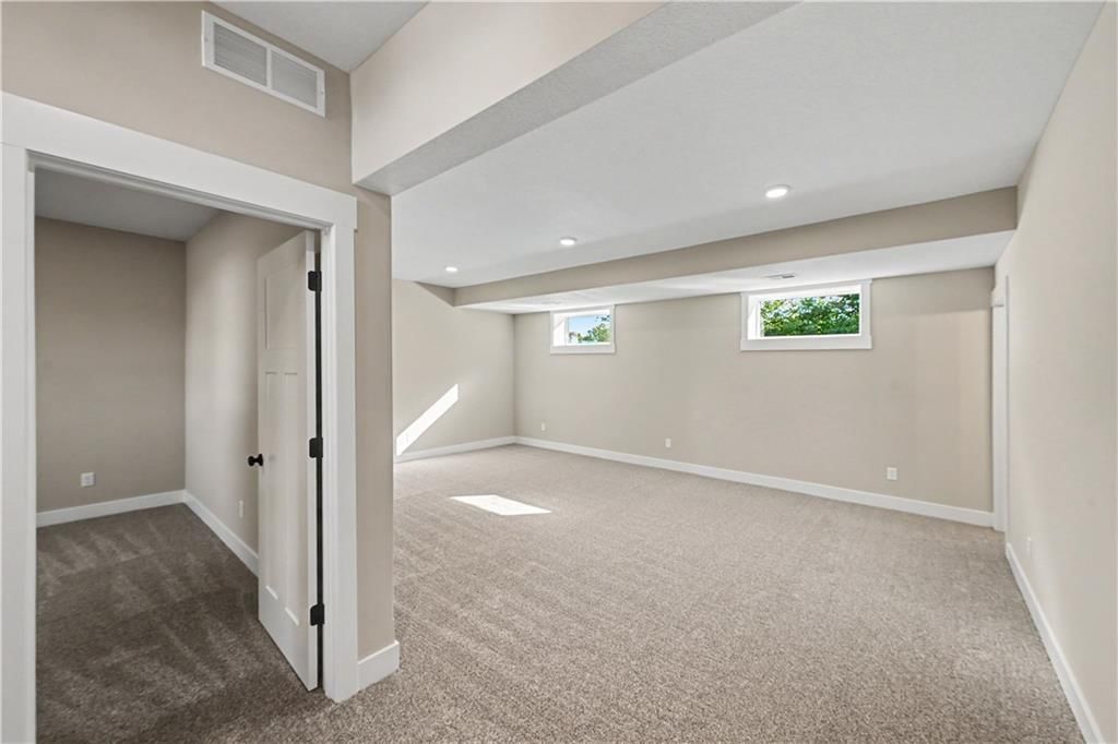 Photo 23 of 33 - 12408 Morgan Street, Excelsior Springs, MO 64024