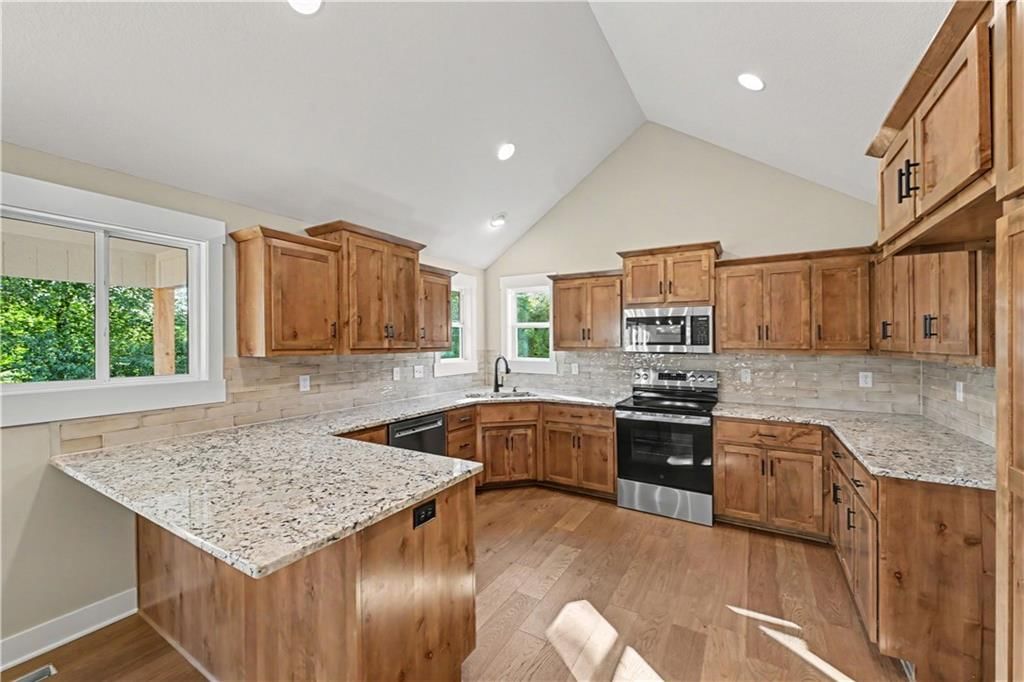 Photo 11 of 33 - 12408 Morgan Street, Excelsior Springs, MO 64024