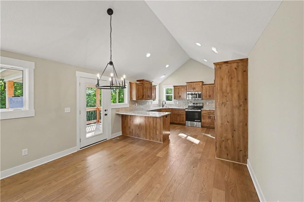 Photo 10 of 33 - 12408 Morgan Street, Excelsior Springs, MO 64024