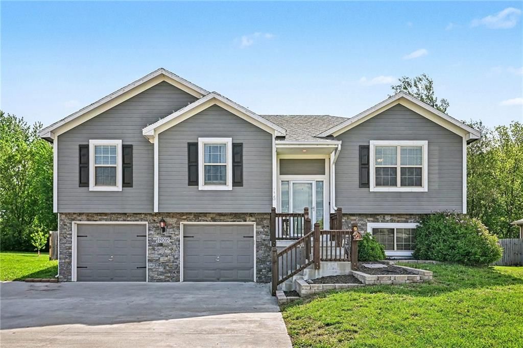 19205 Switchgrass Drive — photo 2