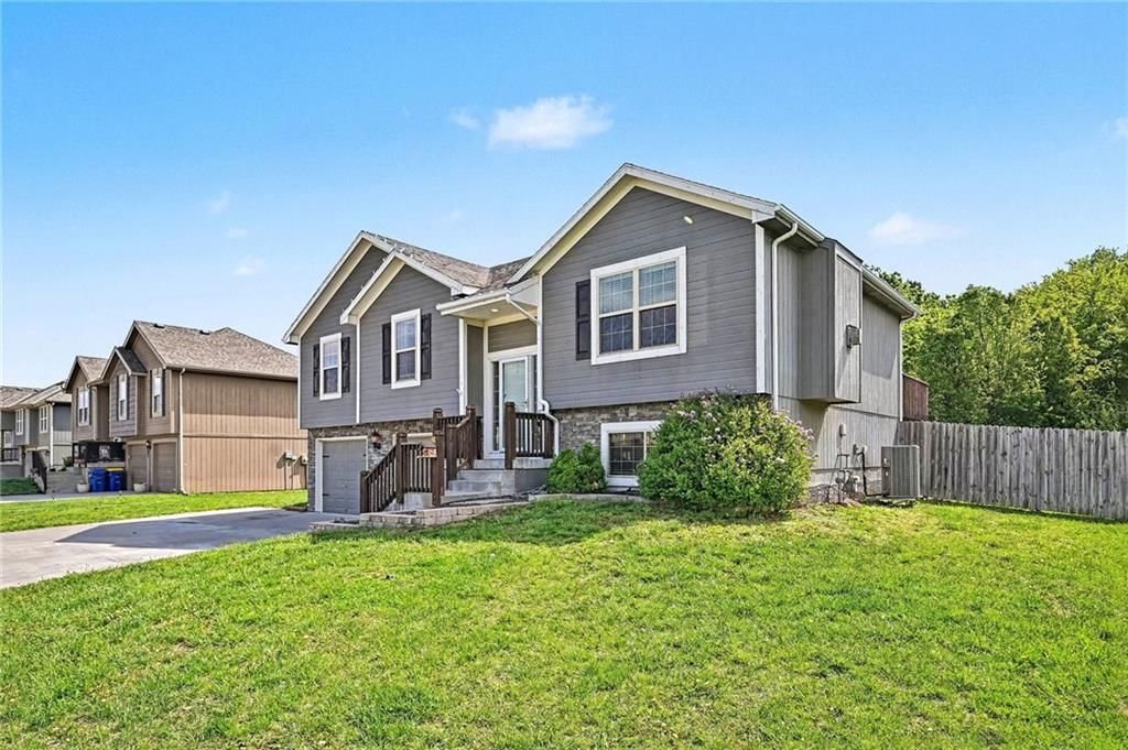 19205 Switchgrass Drive — photo 3