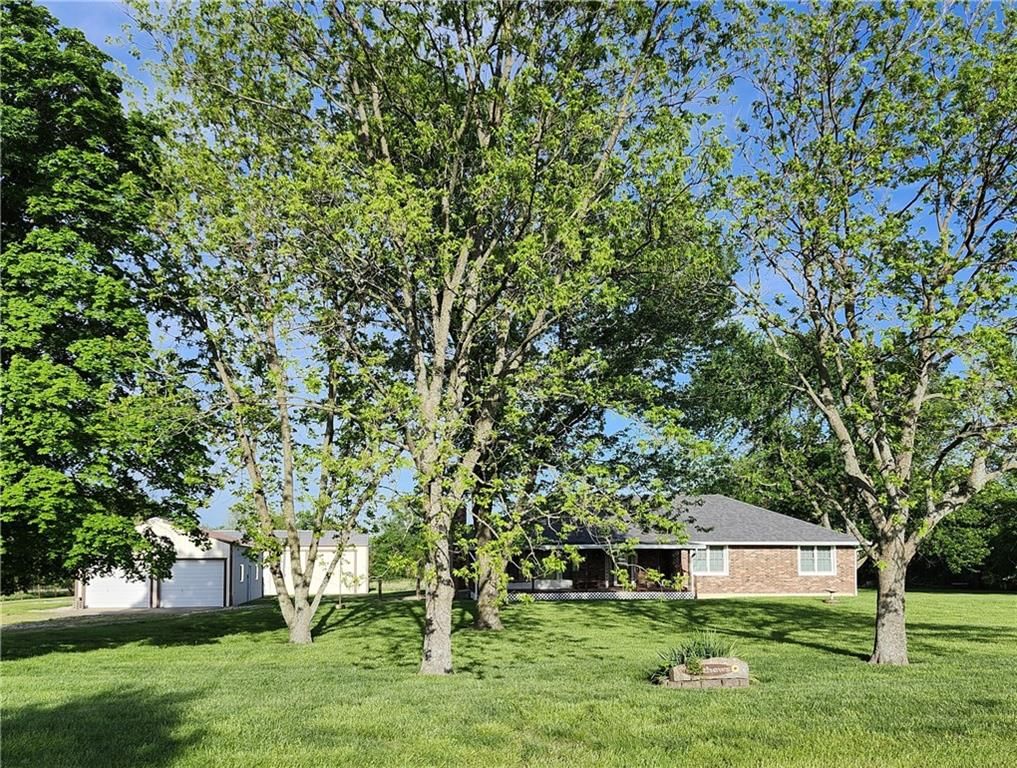 37869 Hedge Lane Road, Paola, KS