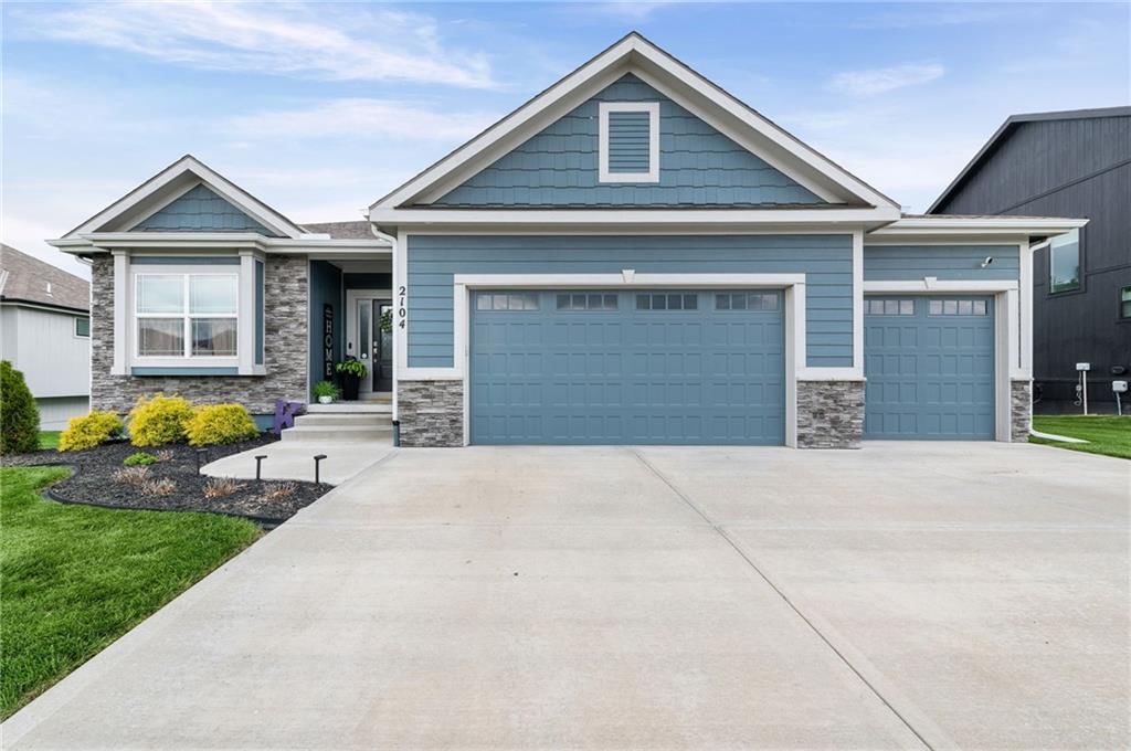 2104 Foxtail Drive — photo 3
