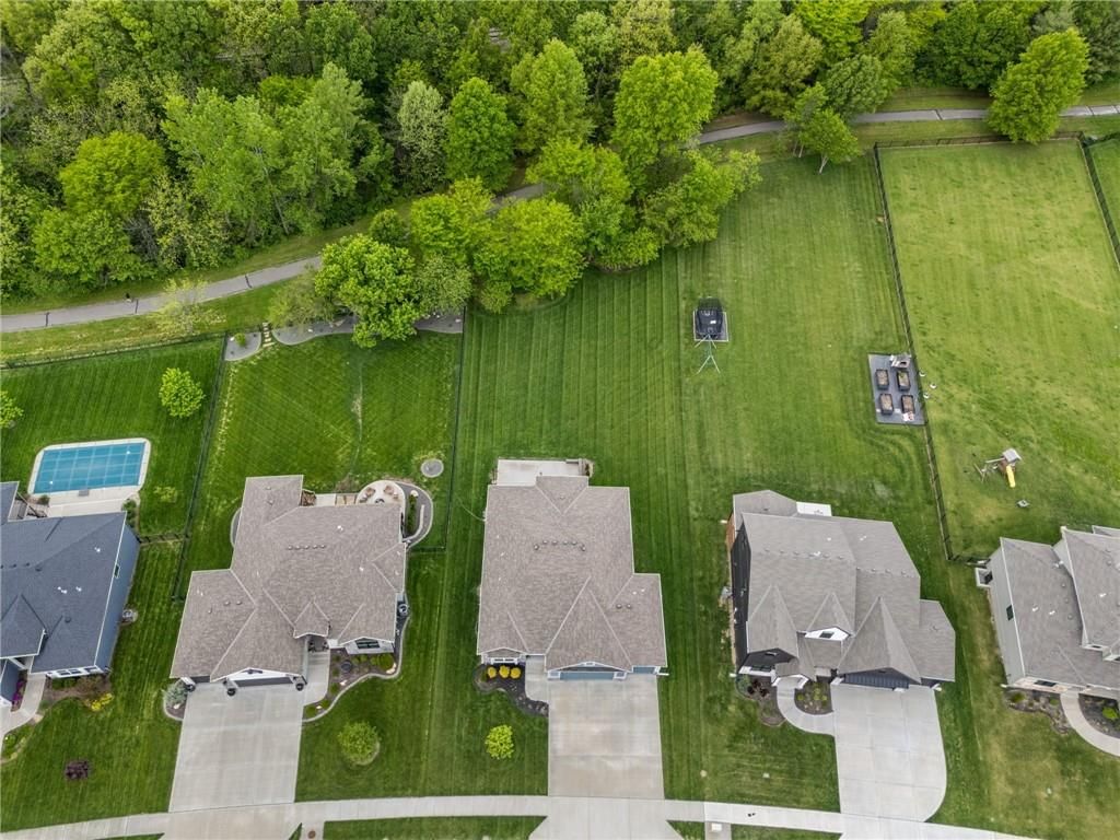 2104 Foxtail Drive — photo 4