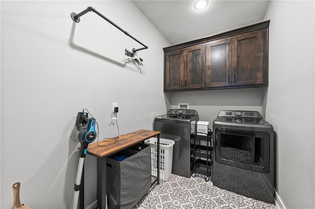 2104 Foxtail Drive — photo 25