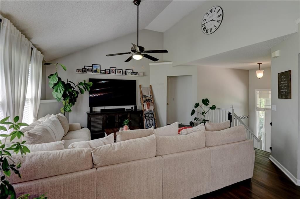 4523 Edgehill Street — photo 9