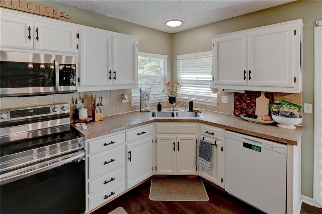 4523 Edgehill Street — photo 12