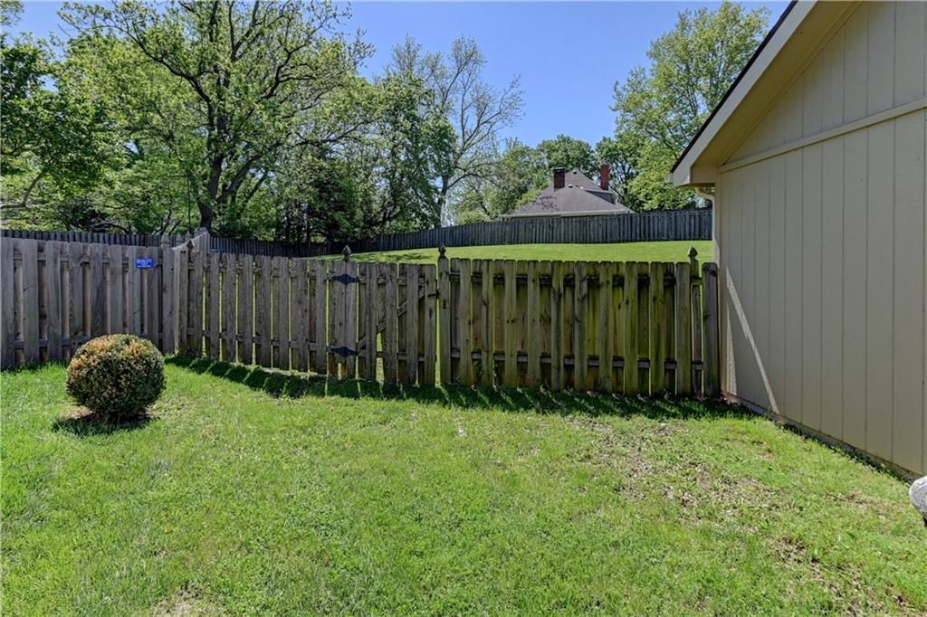 4523 Edgehill Street — photo 40