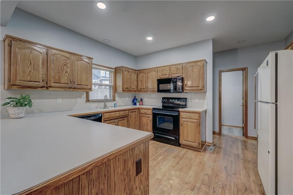 13842 W 110th Street — photo 8