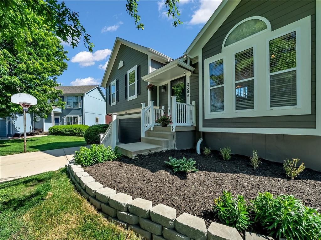 18304 W 161st Terrace — photo 3