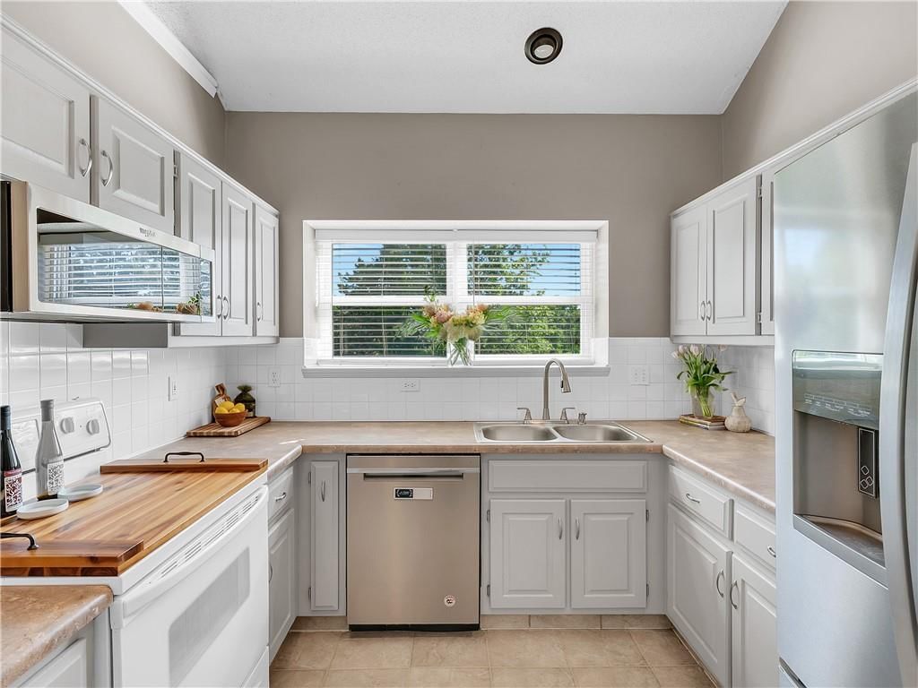 18304 W 161st Terrace — photo 13