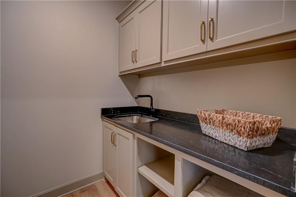 912 Savannah Lane — photo 32