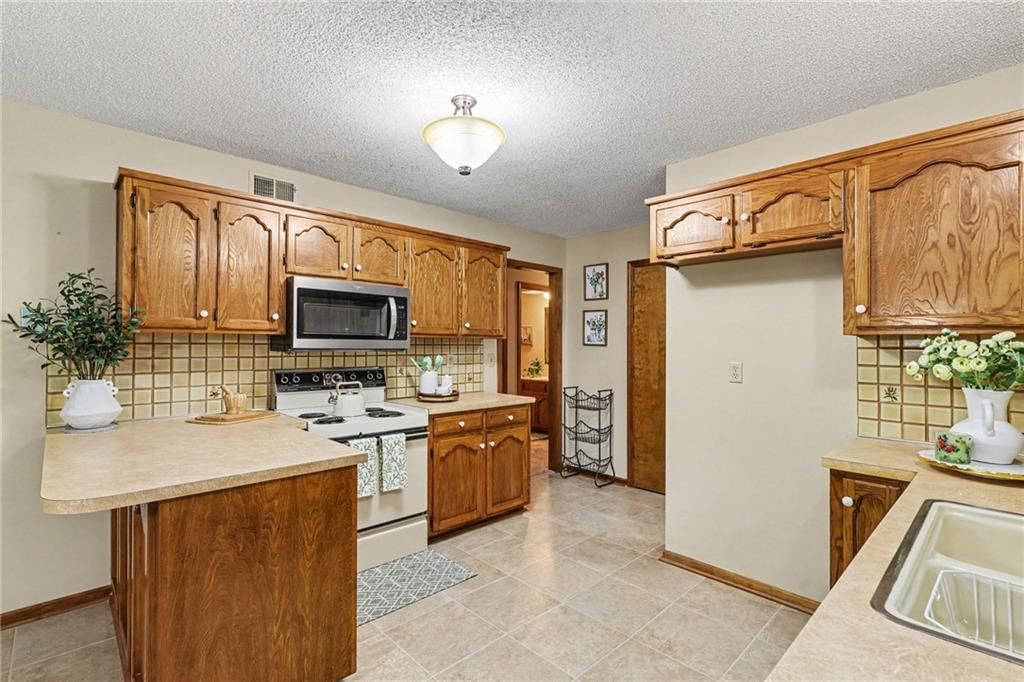 604 Finch Street — photo 12