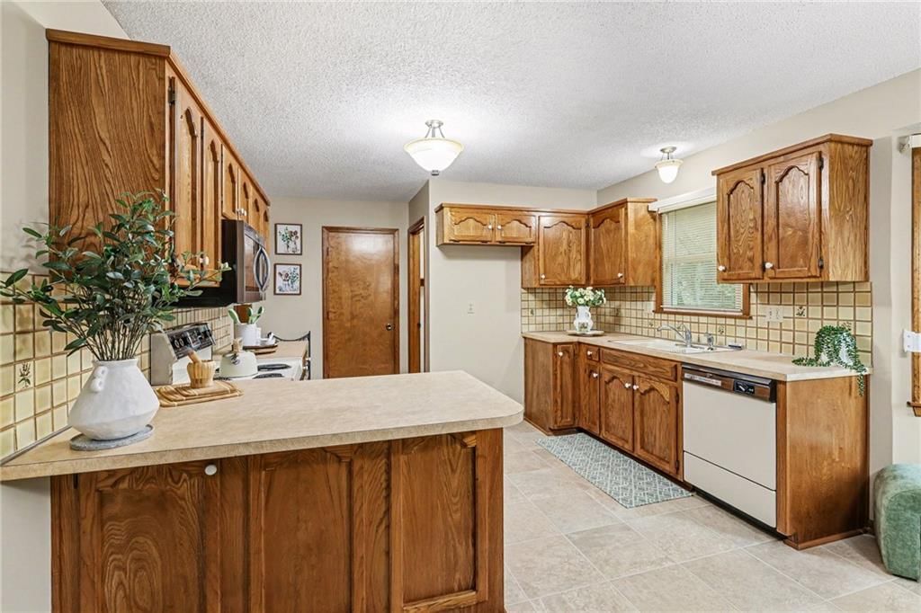 604 Finch Street — photo 13