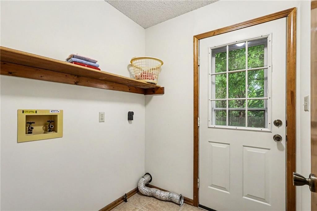 604 Finch Street — photo 17