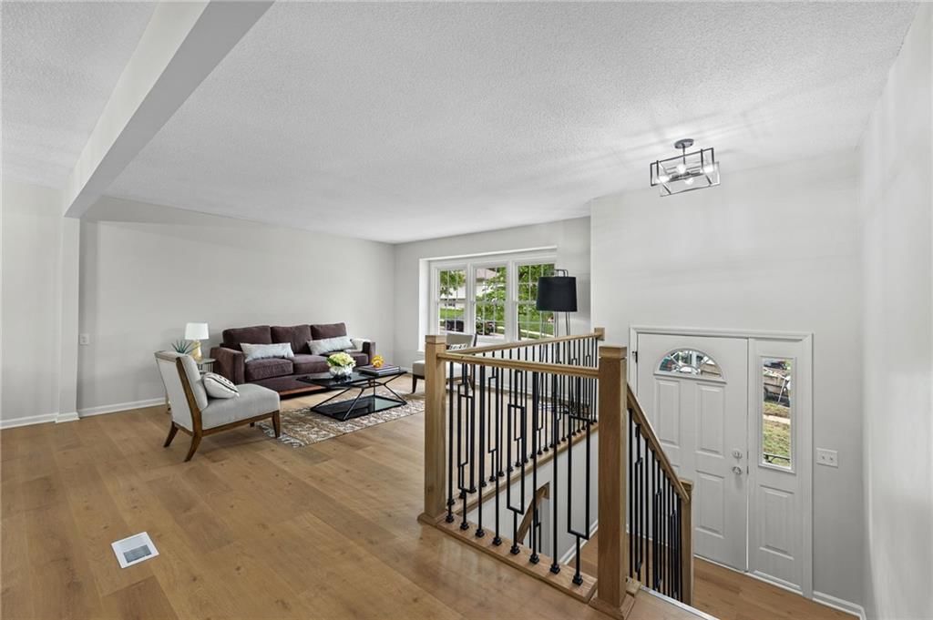 9822 Hardesty Avenue — photo 4