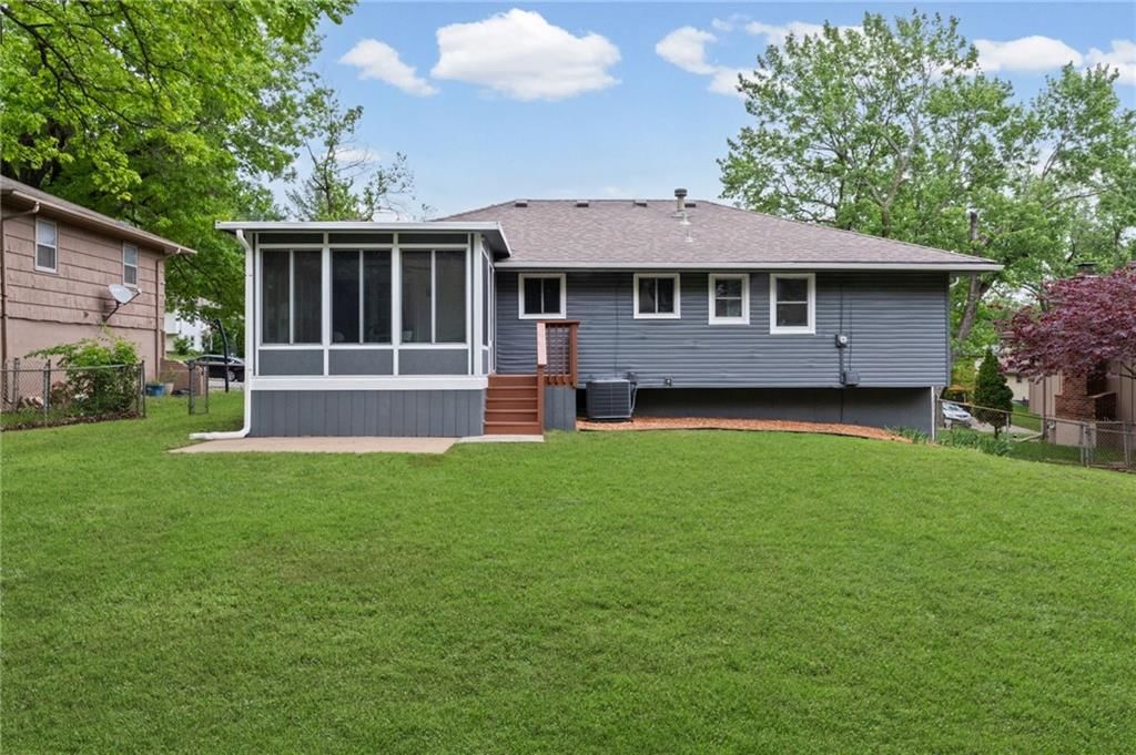 9822 Hardesty Avenue — photo 30