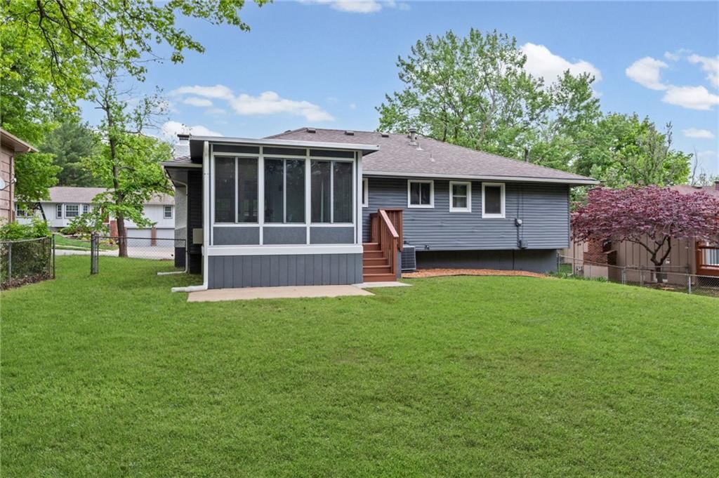 9822 Hardesty Avenue — photo 31