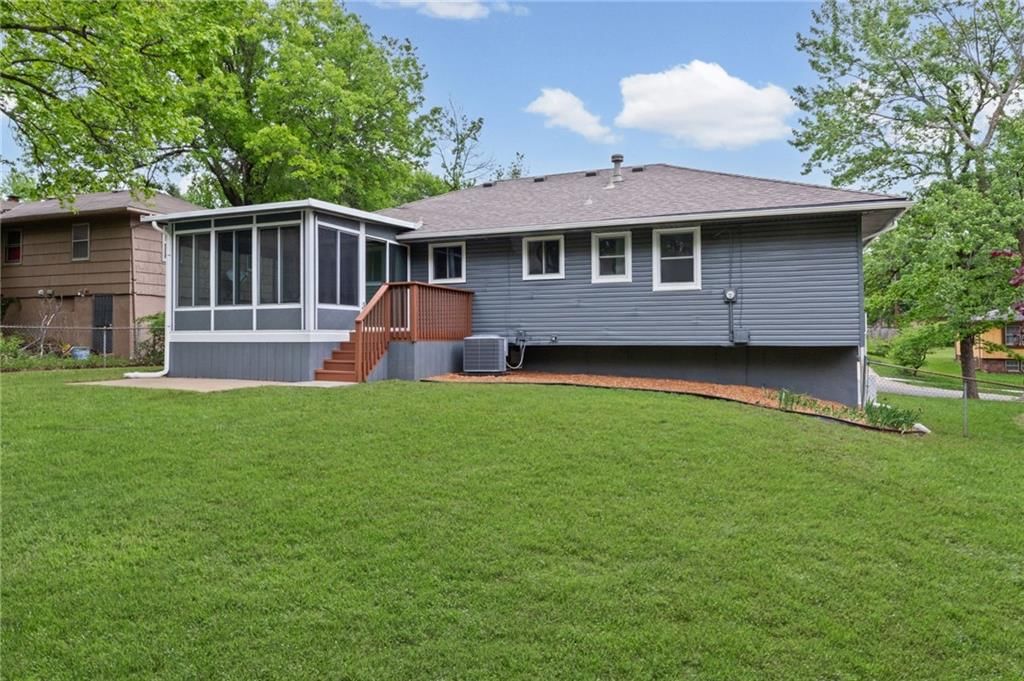 9822 Hardesty Avenue — photo 32