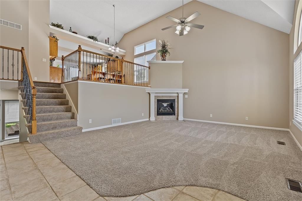 2209 NE Wyndham Drive — photo 2