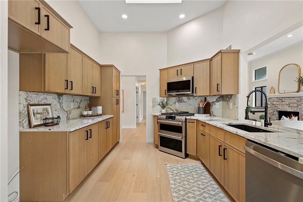 15801 Dearborn Street — photo 20