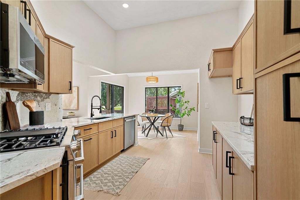 15801 Dearborn Street — photo 21