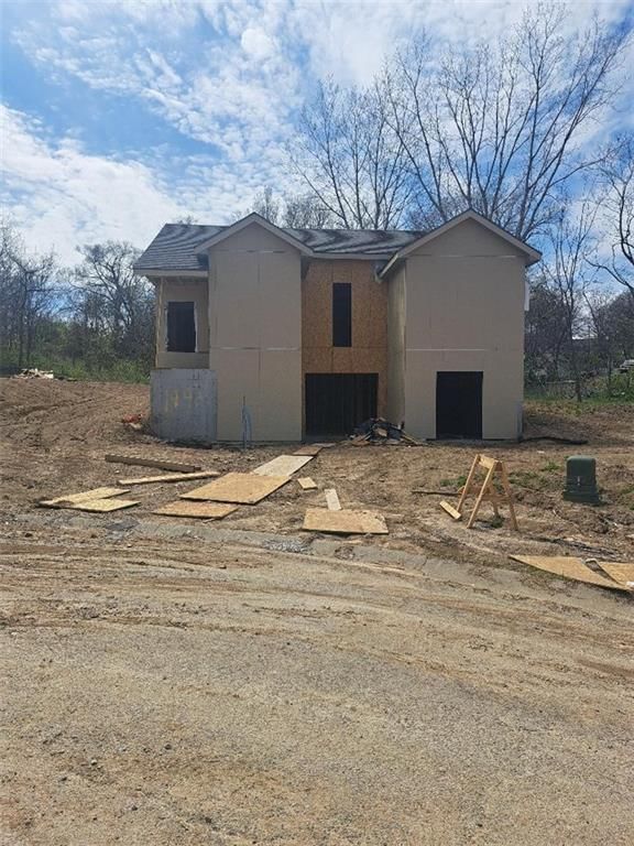 1942 N VALLEY Avenue — photo 1