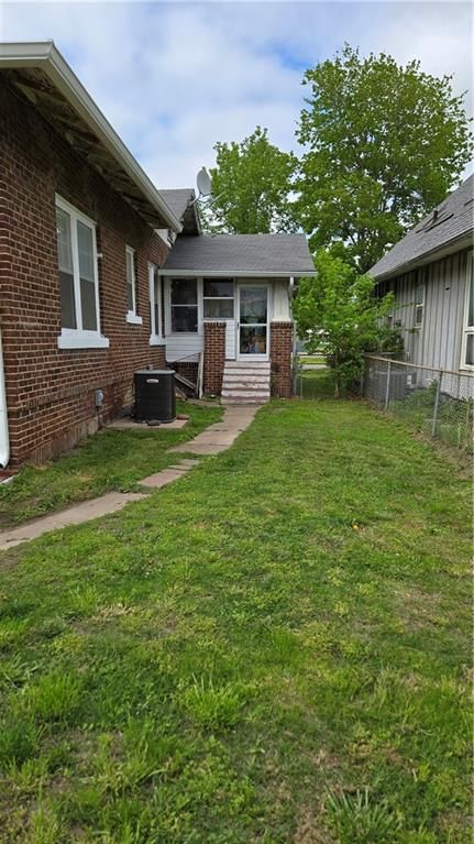 411 W 2nd Street — photo 32